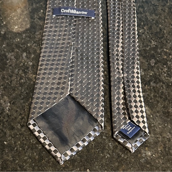 CROFT & BARROW Tie • Black & Gray Diamonds • 59”L x 3.5”W - Picture 4 of 7